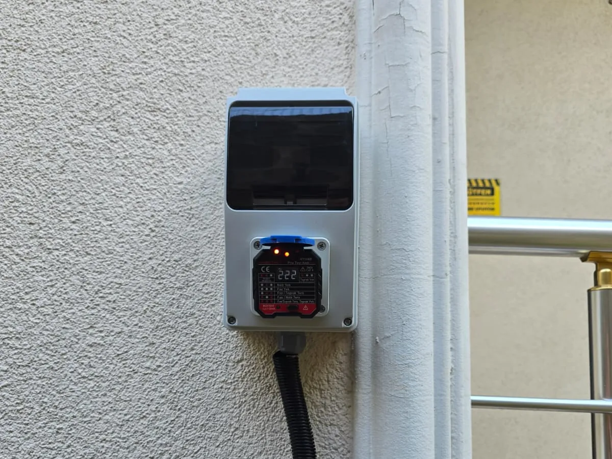 Ev girişine elektrikli araç şarj istasyonu kurulumu, kaçak akım korumalı dış mekân panosu – Kocaeli