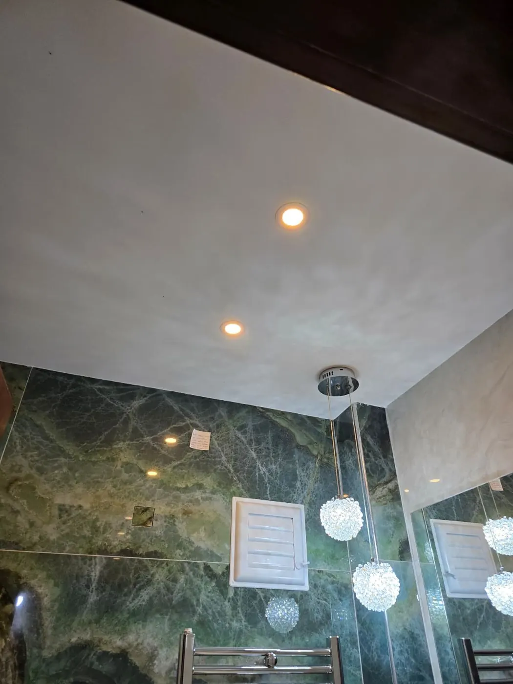 Banyo tavanında gömme spot aydınlatma montajı – Gölcük